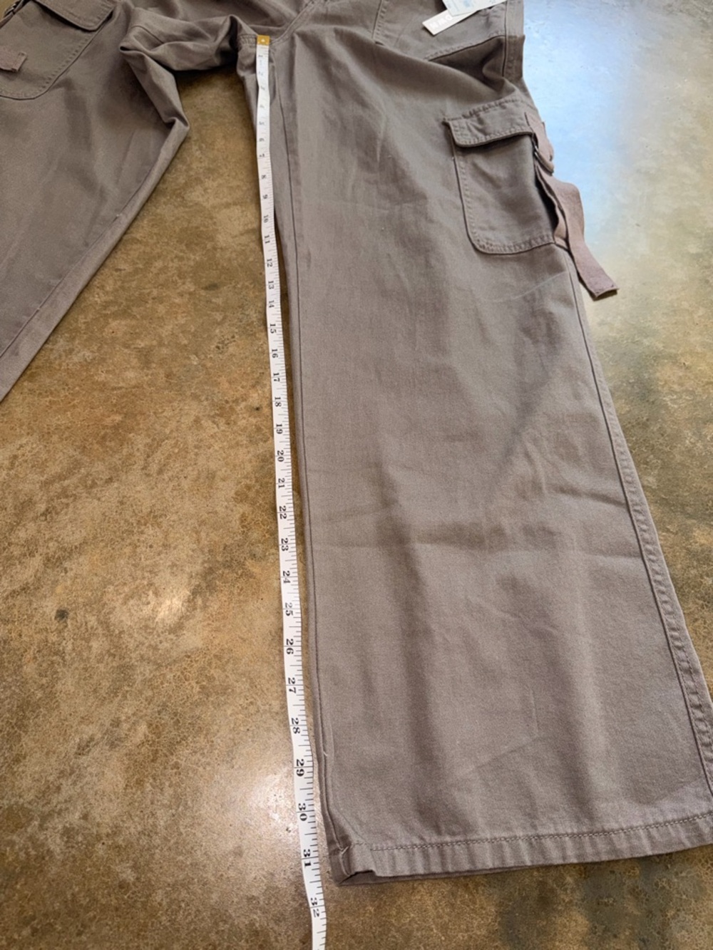 Tinseltown Taupe Wide-Leg Cargo Pants - Size L - Picture 4 of 9